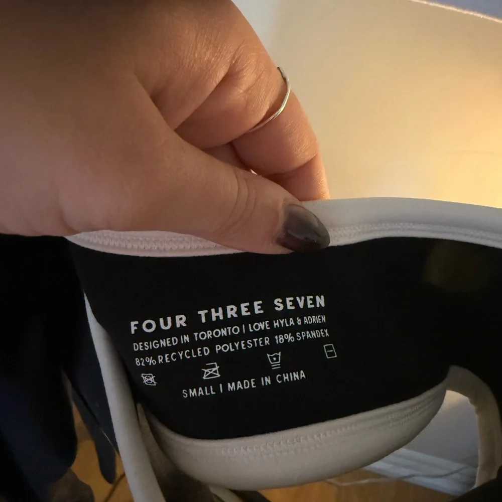 437 Chic Black and White Activewear Set - Picture 7 of 8